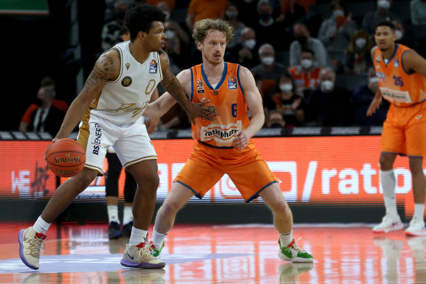 让球队在防 让球队在防