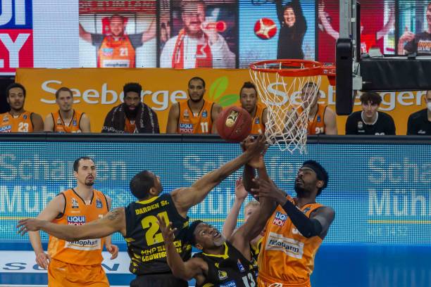 并为其送上 并为其送上